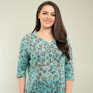 New Junior's Boutique Green cheetah top